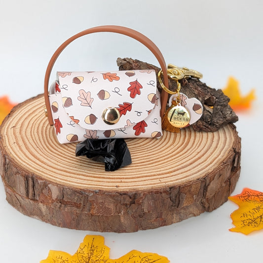 Poki „Autumn“ – Kotbeutelhalter mit Eichel- und Blätterdesign, handgefertigt, wählbar in Edelstahl oder Messing