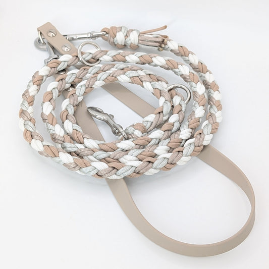 Calma Alva Hundeleine aus geflochtenem Paracord in der Alva-Farbkombination mit optionalem Kurzführer aus BioThane® oder Leder.