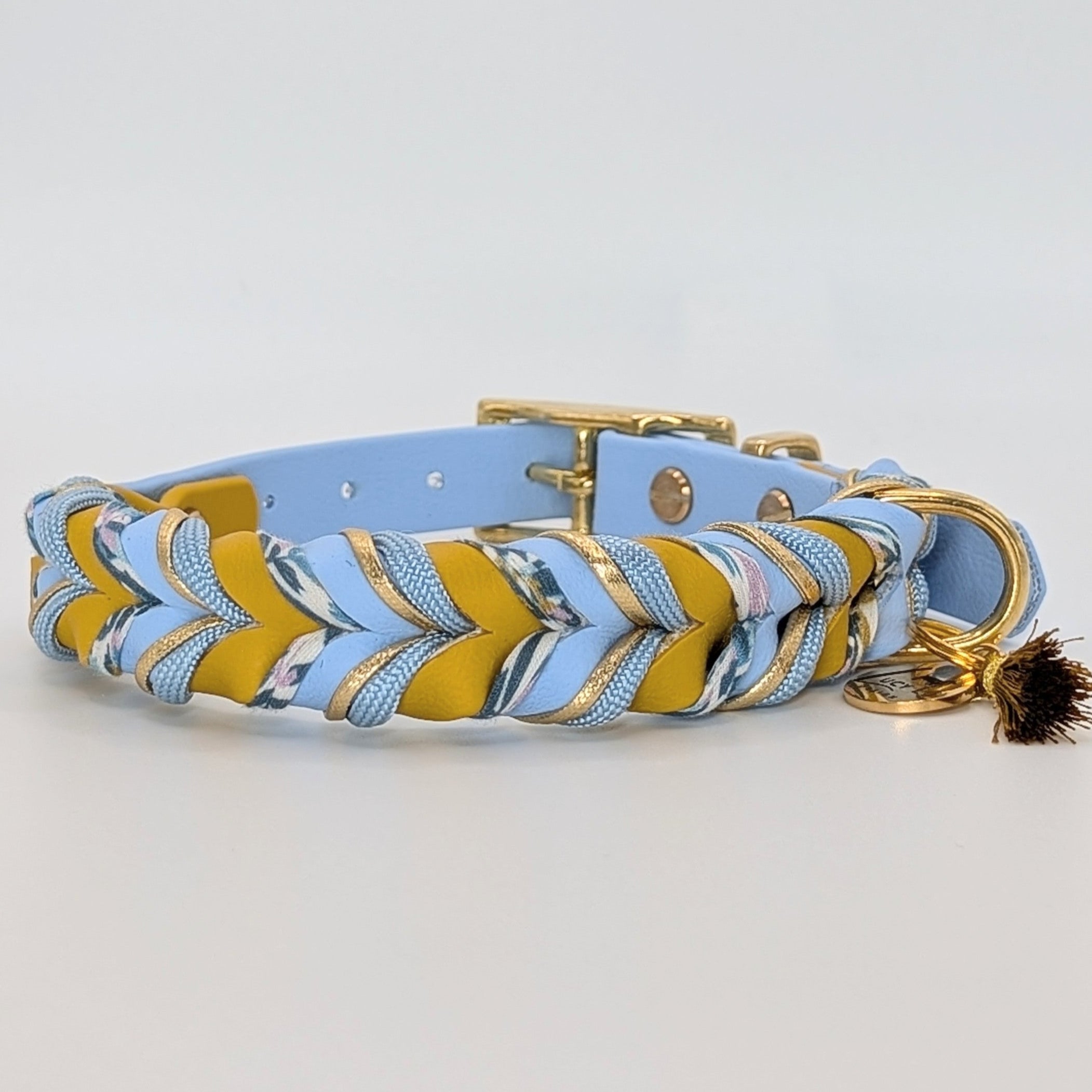 Blossom Ice – BioThane® Hundehalsband in Blau-Gelb mit Blütenschnur & Paracord, handgefertigt