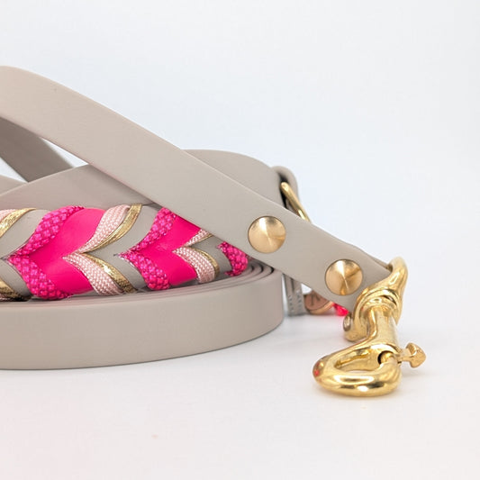 Handgefertigte BioThane Leine Mila – 3-fach verstellbar in Taupe und Pink