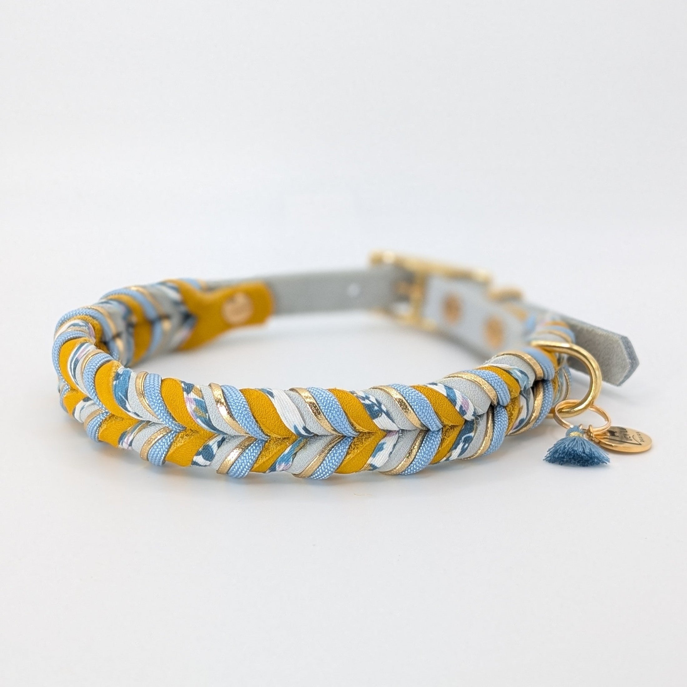 Hund mit Lederhalsband „Blossom Bay“