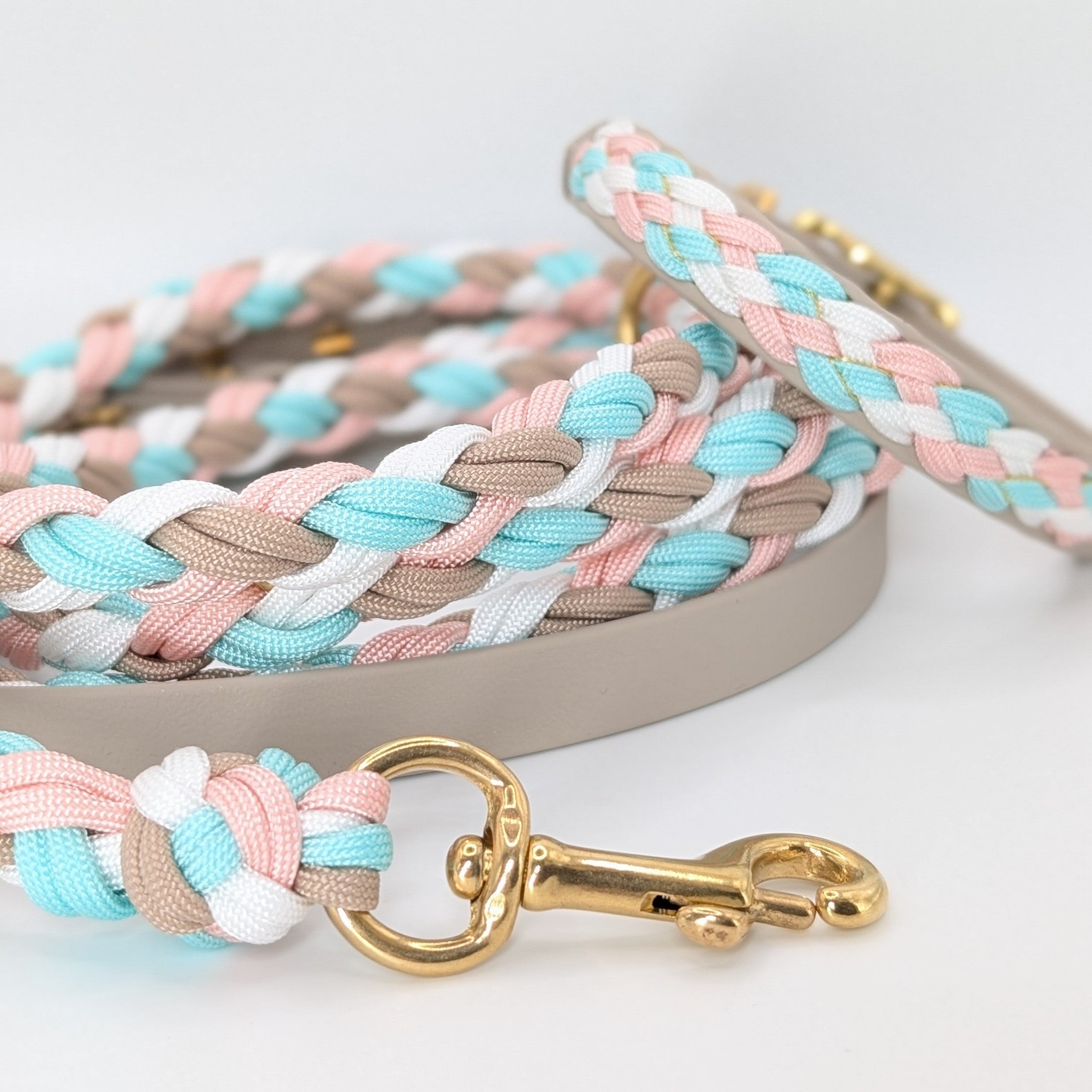 Calma Silk Hundehalsband mit geflochtenem Detail aus Paracord, handgemacht
