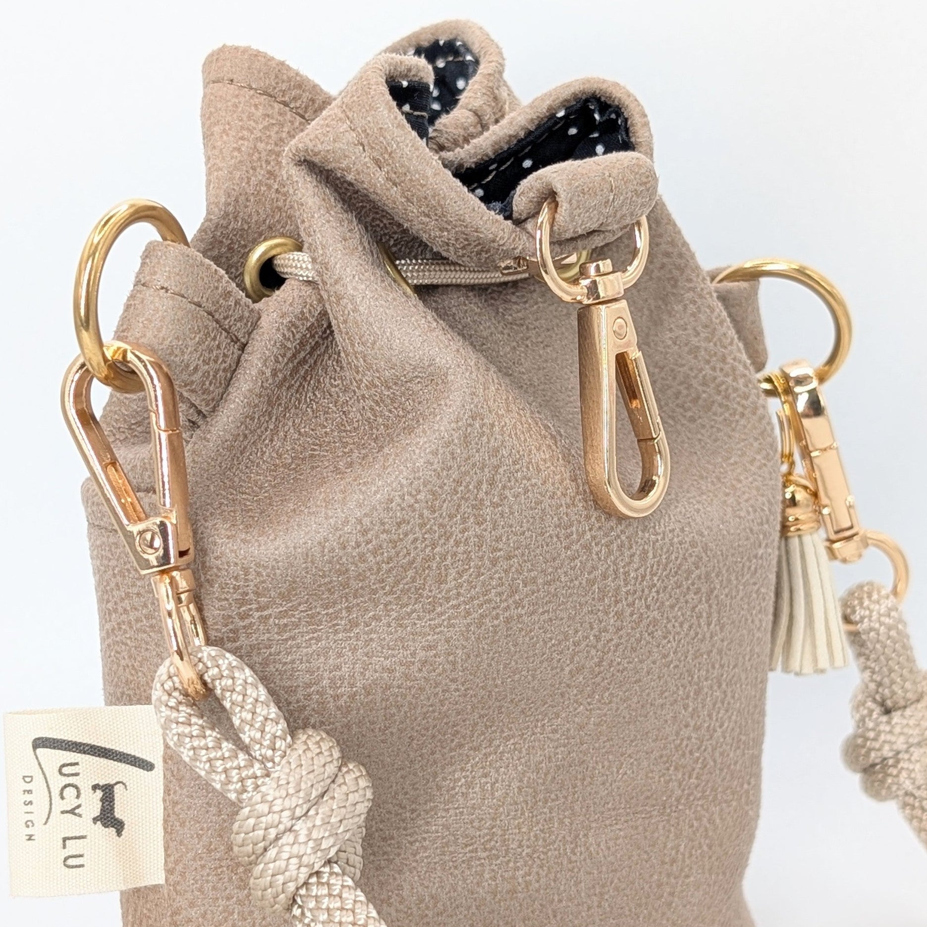 Snack Bag Belle Karabiner mittig zur Befestigung