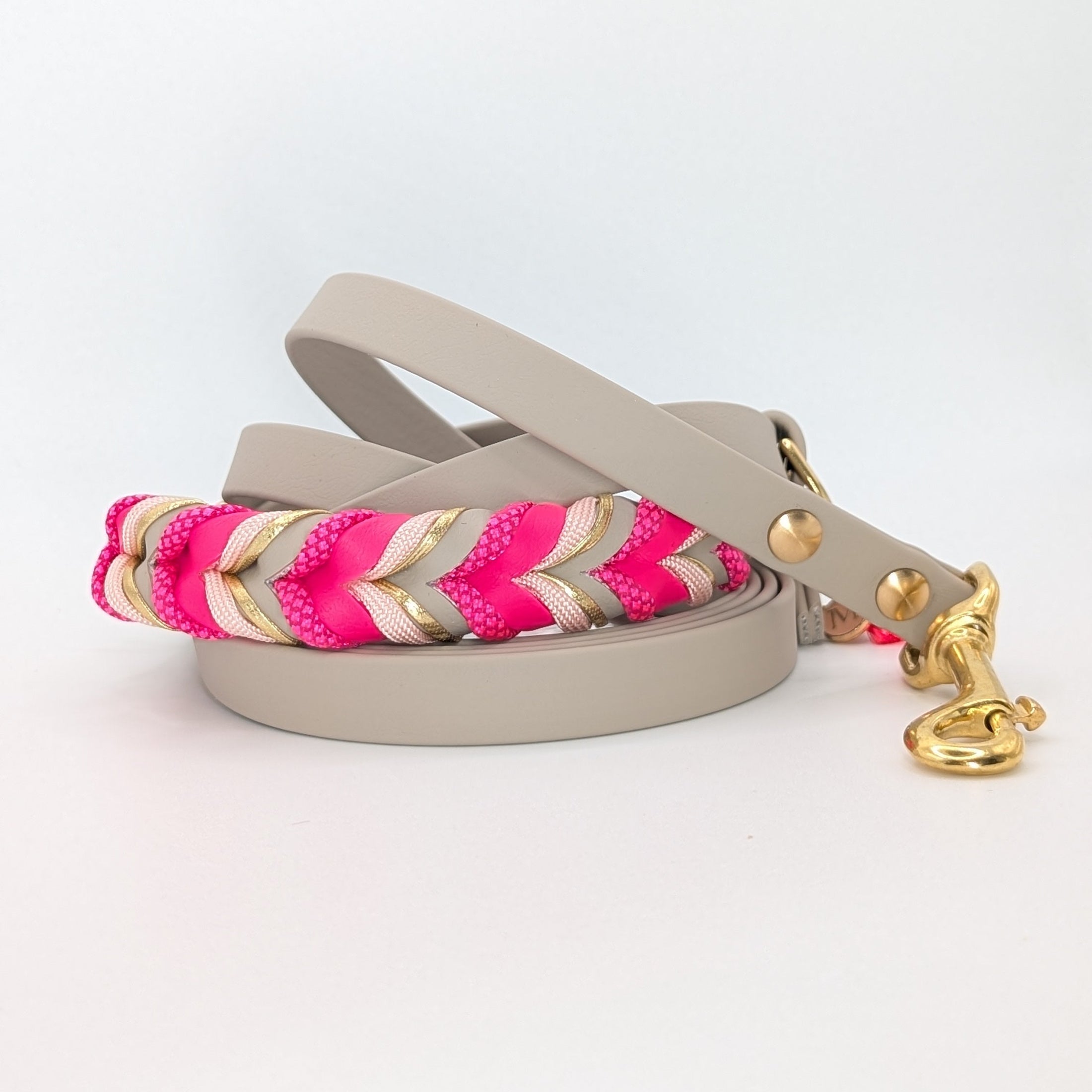 Handgefertigte BioThane Leine Mila – 3-fach verstellbar in Taupe und Pink