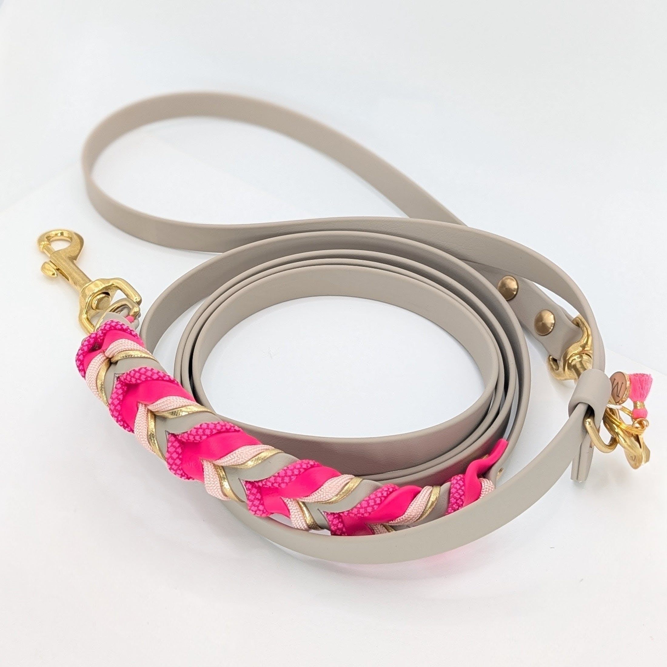 Handgefertigte BioThane Leine Mila – 3-fach verstellbar in Taupe und Pink