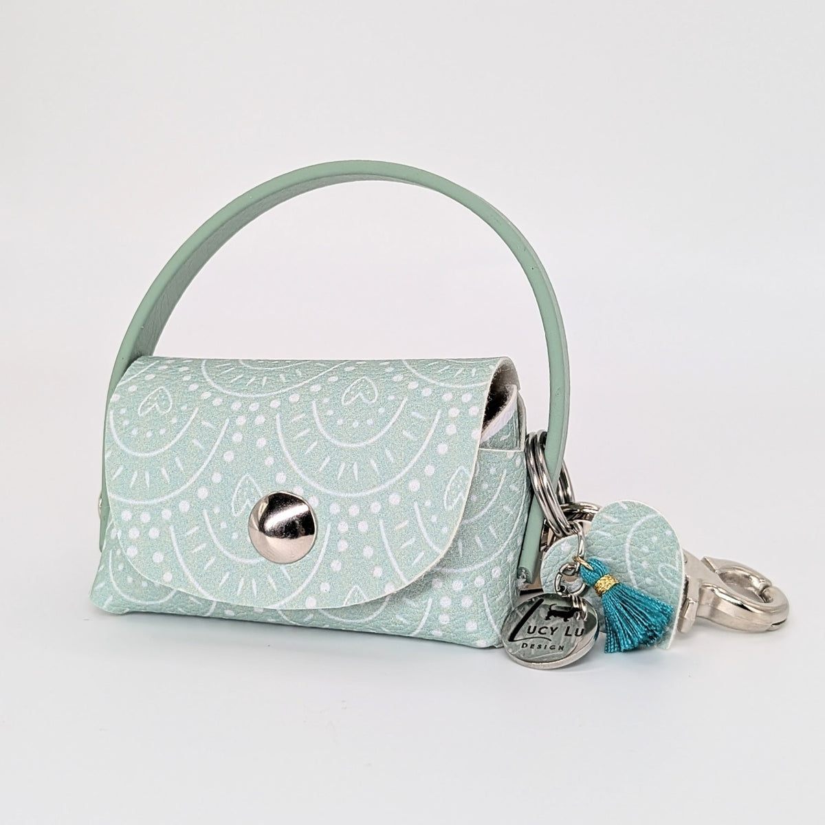 „Poki Türkis Kotbeuteltasche aus BioThane & Kunstleder mit Türkis-Design, Magnetverschluss, Karabiner & Tütenöffnung, inkl. 1 Rolle Hundekotbeutel – LucyLuDesign“