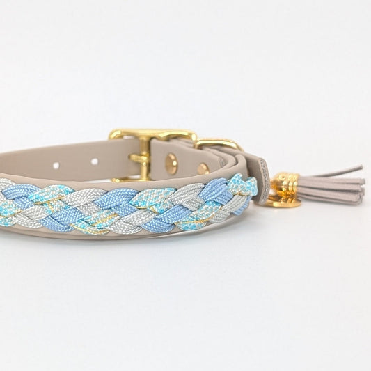 Geflochtenes Hundehalsband Calma Blue Water in klarem Blau mit BioThane-Element