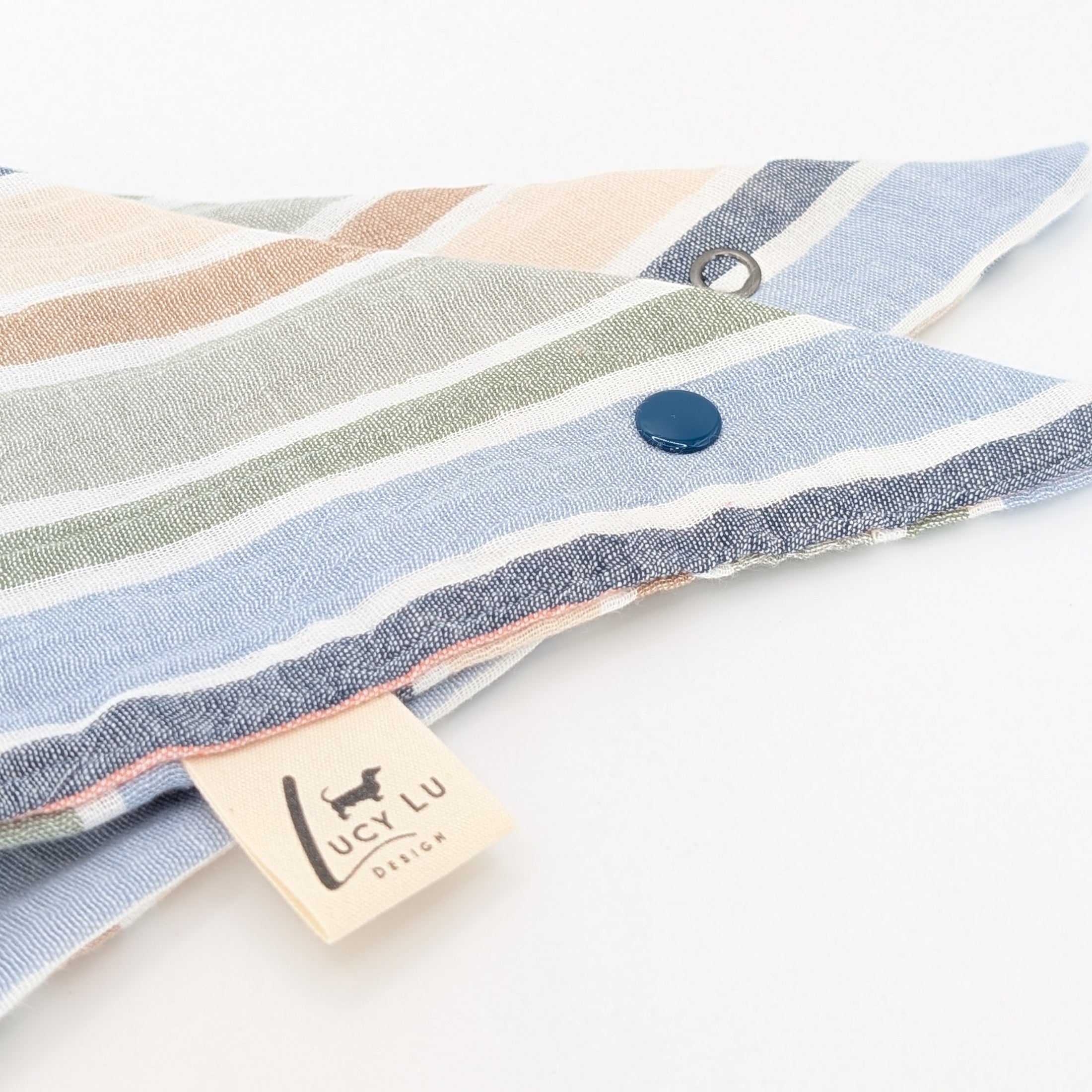 Musselin-Bandana Stripes mit unterschiedlich breiten Streifen in Blau, Grün, Beige und Weiß von LucyLu Design®