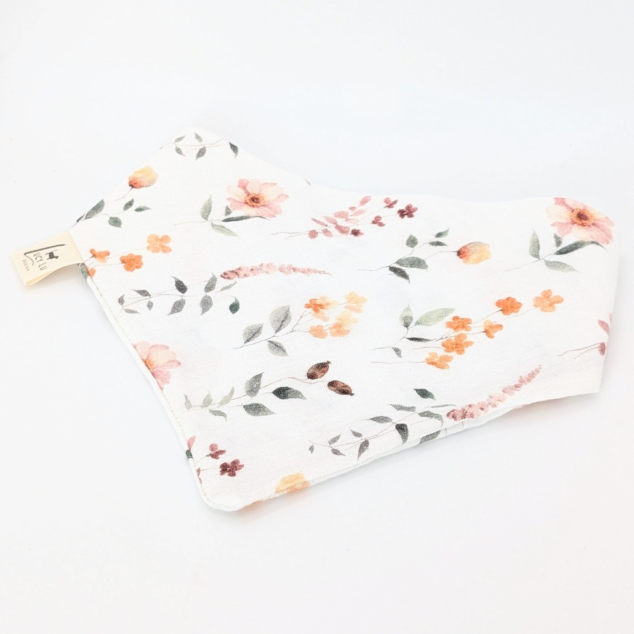 Musselin-Bandana Soft Meadow mit zartem Blumenprint in sanften Frühlingsfarben von LucyLu Design®